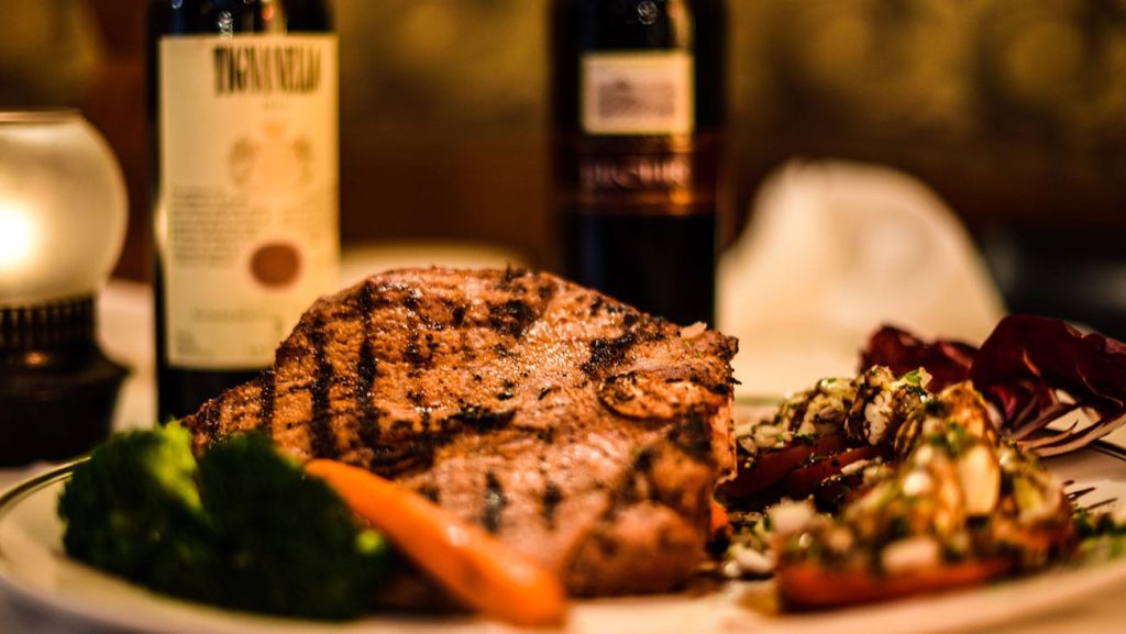 Over 50 Years of Excellence: Shakespeare’s Steak and Seafood Wins 2025 Consumer Choice Award in Hamilton